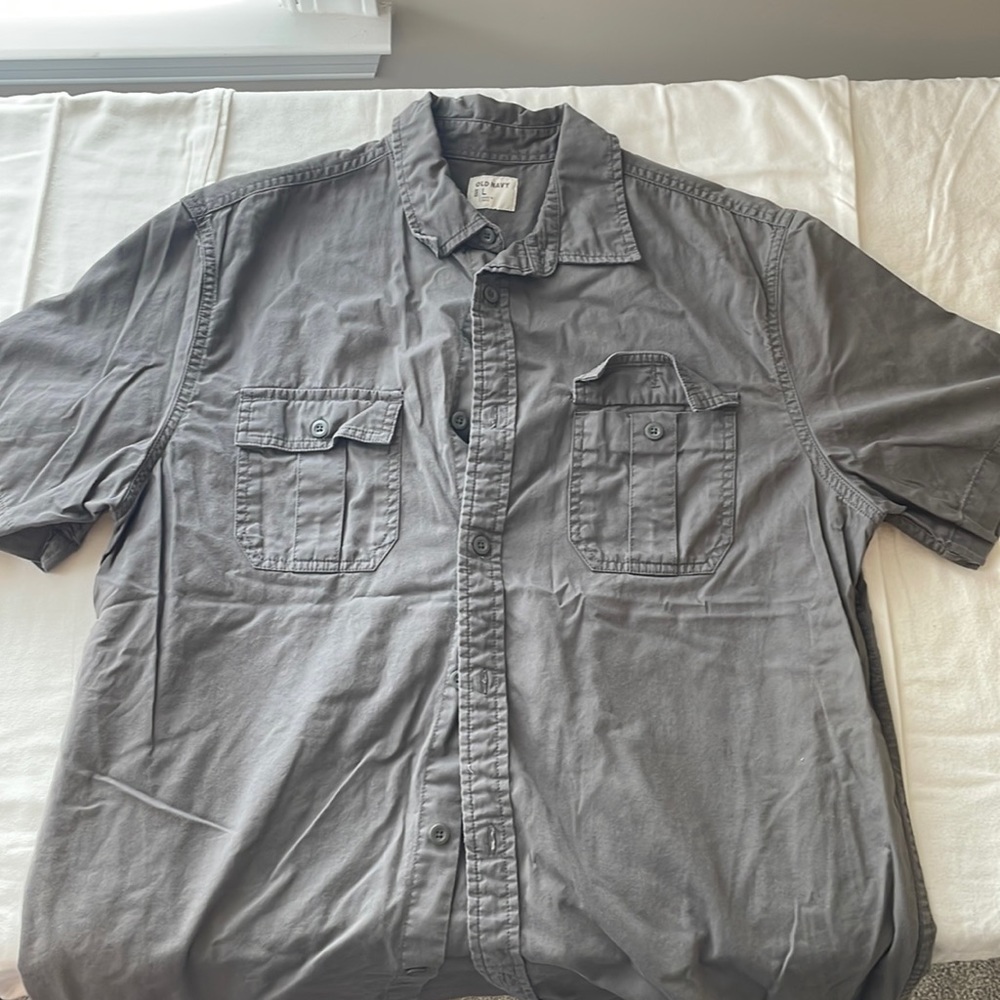 Men’s old navy shirt